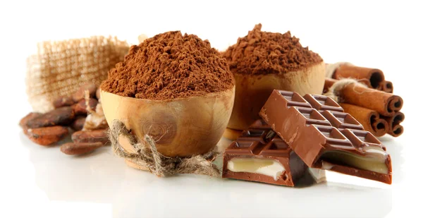 Composición de dulces de chocolate, cacao y especias, aislados en blanco —  Fotos de Stock