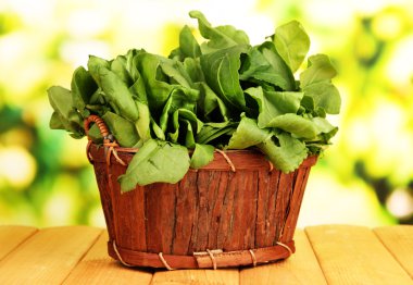 taze ot sepeti doğal zemin üzerine ahşap tablo