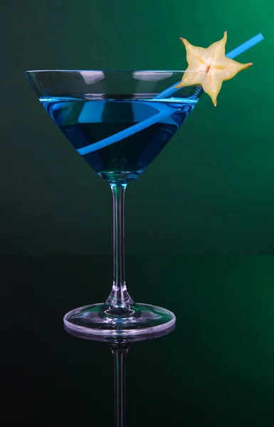 Blue cocktail in martini glass on dark green background — Stock Photo, Image