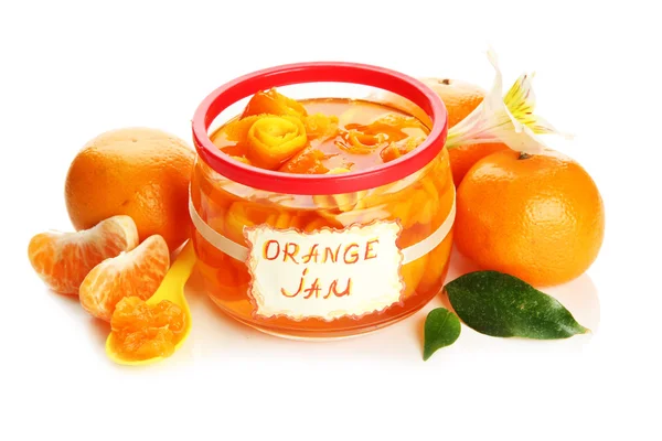 Orangenmarmelade mit Schale und Mandarinen, isoliert auf weiß — Stockfoto