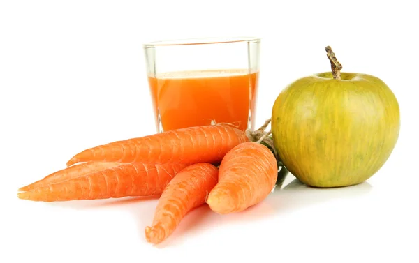 Heap of carrots and green apple, glass of juice, isolated on white — Stock Photo, Image