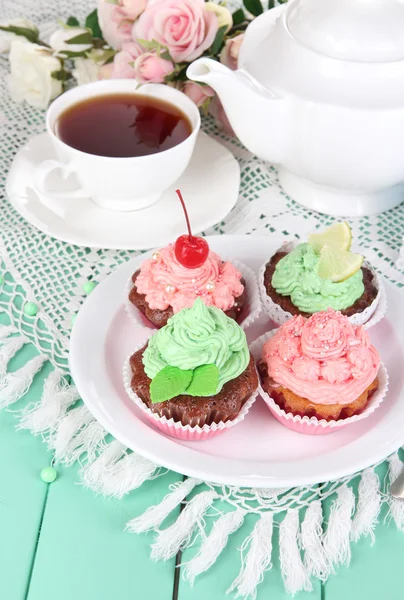 Delicious beautiful cupcakes on dining table close-up — Stock Photo, Image