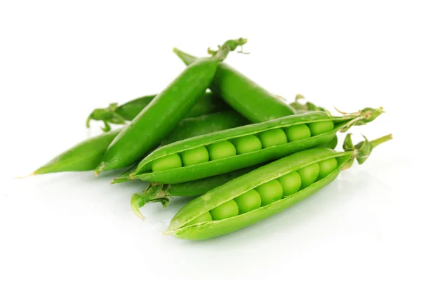 Guisantes verdes dulces aislados en blanco —  Fotos de Stock