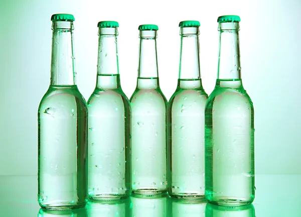 Botellas de agua aisladas en blanco — Foto de Stock