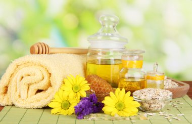 yağlar ve ahşap masa yakın çekim bal kokulu bal spa
