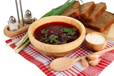 lezzetli borsch üzerinde beyaz izole