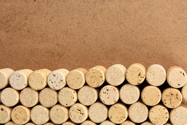 Tapones de vino sobre fondo de madera — Foto de Stock