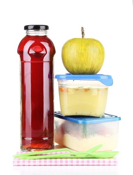 Smakelijke lunch in plastic bakjes, geïsoleerd op wit — Stockfoto