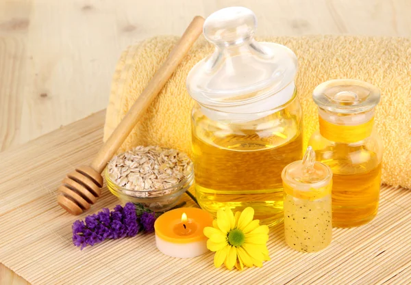Fragrant honey spa with oils and honey on wooden table close-up — Stock Photo, Image