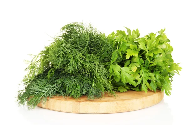 Herbes utiles sur planche à découper en bois isolée sur blanc — Photo