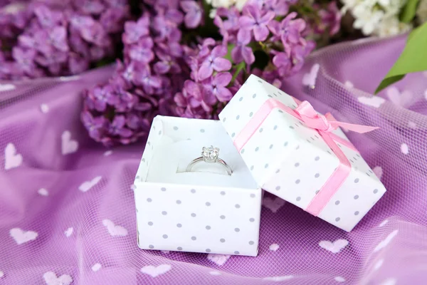 Beautiful box with wedding ring on purple background — Stock Photo, Image