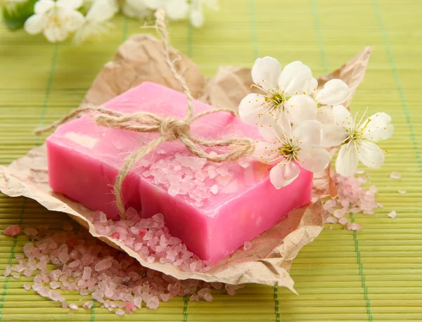 Natural handmade soap on bamboo mat — Stock Photo, Image