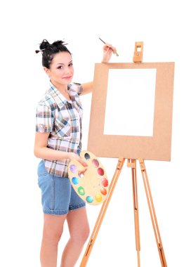 güzel bir genç kadın ressam üzerine beyaz izole iş başında