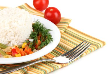 sebzeler üzerinde beyaz izole lezzetli risotto