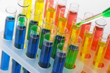 renkli test tüpleri yakın çekim