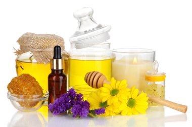 yağlar ve üzerinde beyaz izole bal kokulu bal spa