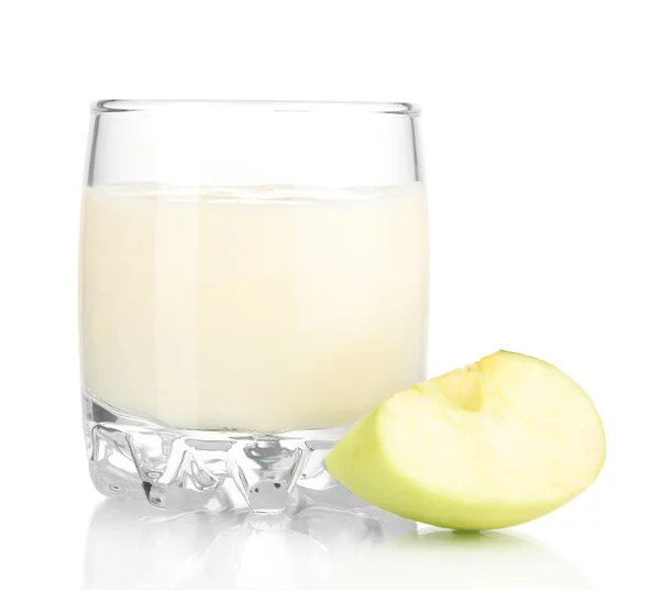 Cam üzerine beyaz izole apple ile lezzetli yoğurt — Stok fotoğraf