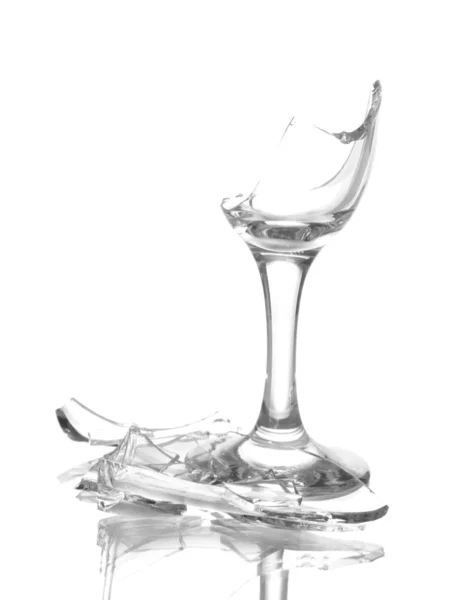 白で隔離される壊れたワイングラス — ストック写真