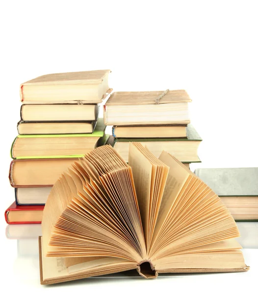 Stapel av böcker isolerade på vitt — Stockfoto