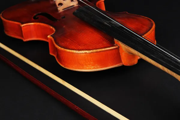 Klasyczna skrzypce na czarnym tle — Zdjęcie stockowe