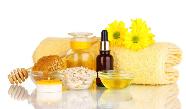 Voňavý med lázně s oleje a medu izolovaných na bílém — Stock fotografie
