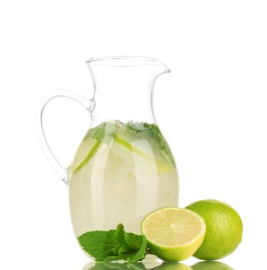 limonata sürahi beyaz izole içinde