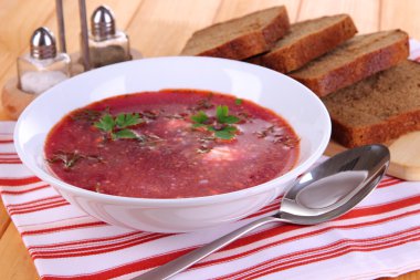 lezzetli borsch üzerinde tablo yakın çekim