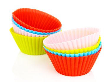 yığın üzerinde beyaz izole renkli cupcake olguların