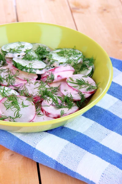 Vitamin vegetable salad in bowl on wooden table close-up — Stock Photo, Image