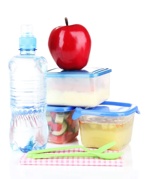 Välsmakande lunch i plastbehållare, isolerad på vit — Stockfoto