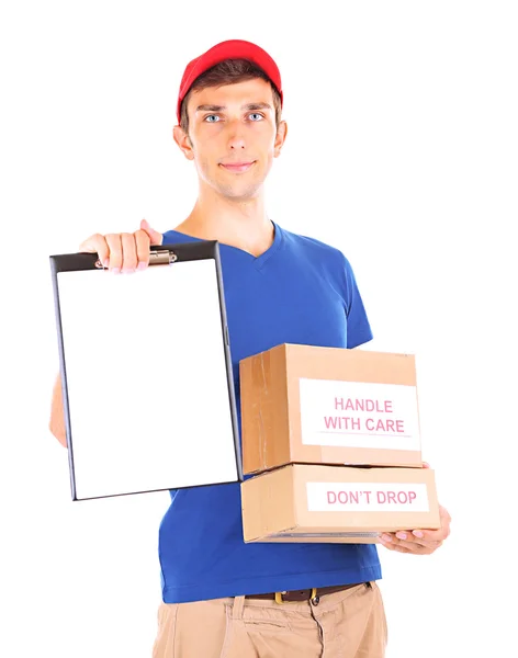 Giovane uomo di consegna in possesso di pacchi e appunti, isolato su bianco — Foto Stock