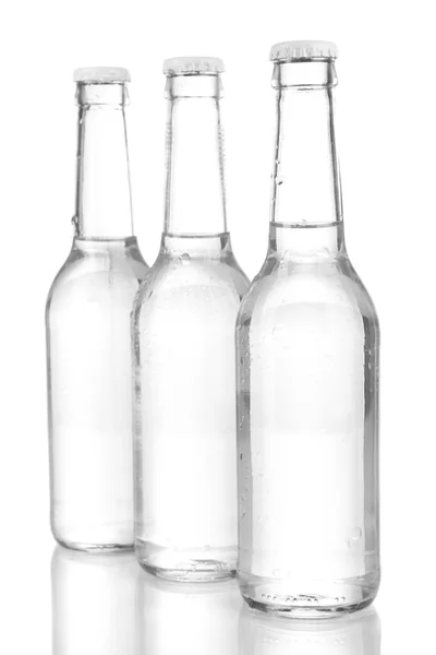 Su şişeleri beyaz üzerine izole — Stok fotoğraf