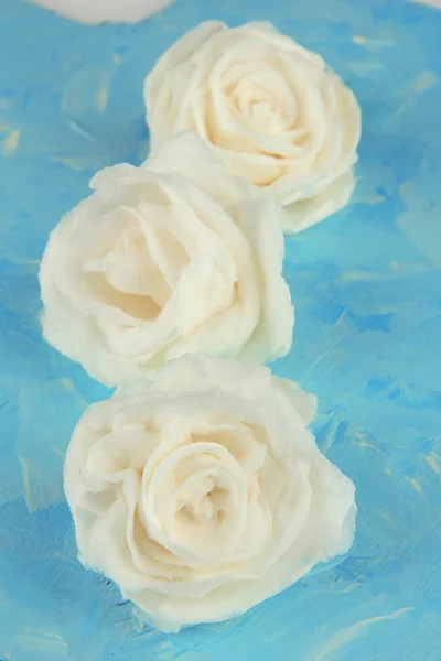 Sugar roses, on color background — Stock Photo, Image