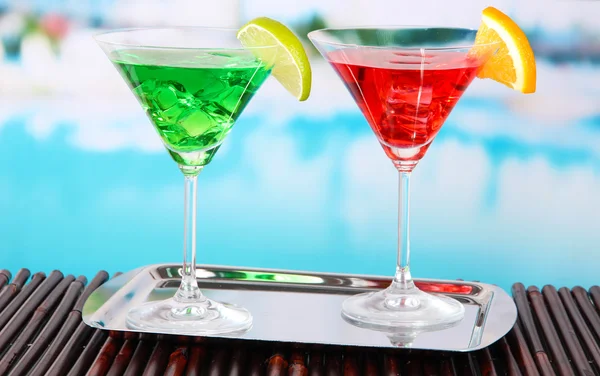 gözlük kokteyller havuz yakın tablo