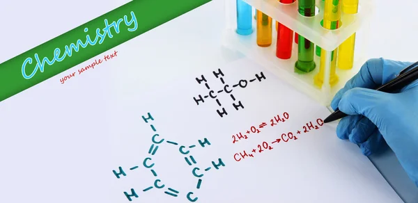 Hand Wissenschaftler schreiben Formeln isoliert auf weiß — Stockfoto