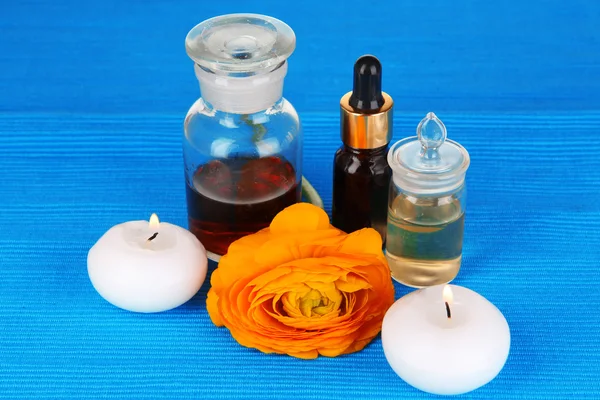 Beautiful spa setting on blue napkin close-up — Stock Photo, Image