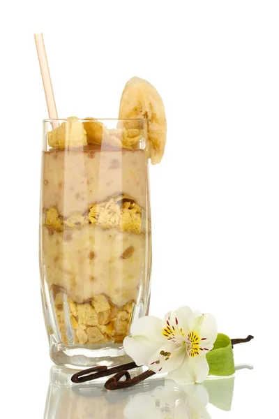 Delicioso smoothie de frutas isolado em branco — Fotografia de Stock