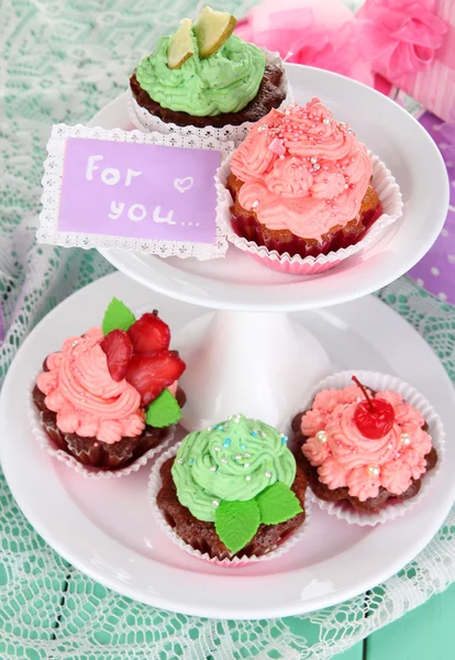 Delicious beautiful cupcakes on festive table close-up — Stock Photo, Image