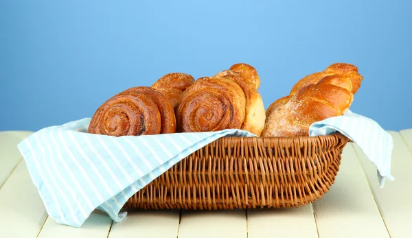 Composition with bread and rolls on wooden table, on color background — Stock Photo, Image