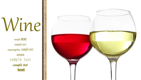 Вино в бокалах на светлом фоне — стоковое фото