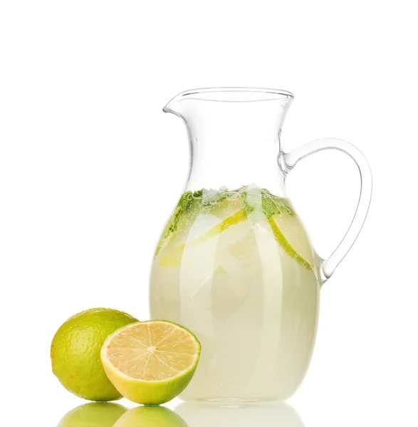 Limonata in brocca isolata su bianco — Foto Stock