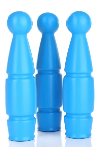 Skittles de plástico colorido de boliche de brinquedo isolado em branco — Fotografia de Stock