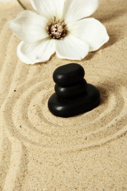 Zen Bahçesi komisyon kum ve yuvarlak taşlar ile yakın çekim