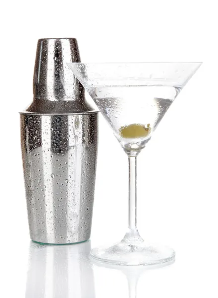 Cocktailshaker und Cocktail isoliert auf weiß — Stockfoto