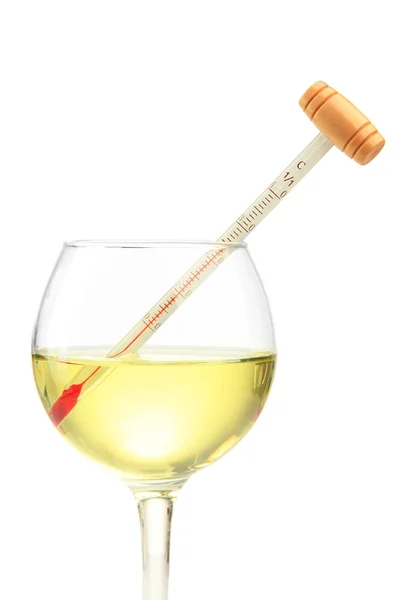 Келих вина з термометром, ізольований на білому — стокове фото