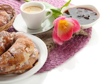 Whit üzerinde izole ışık lezzetli bir kahvaltı,