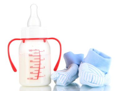 şişe süt formülü ile üzerine beyaz izole patik