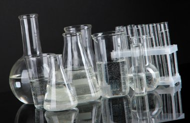 test tüpleri siyah arkaplanda