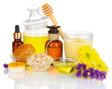 yağlar ve üzerinde beyaz izole bal kokulu bal spa