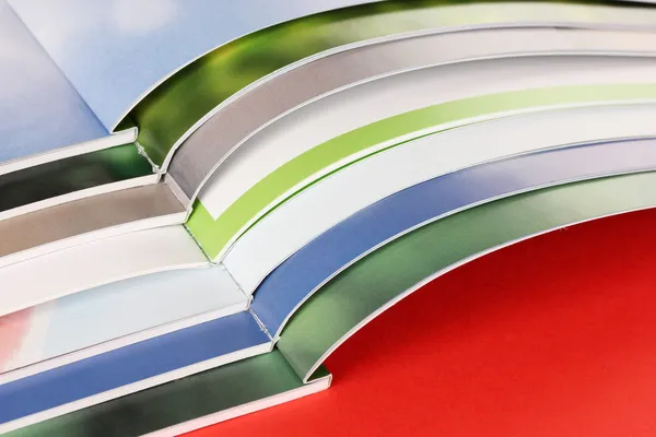 Many bright open magazines close-up — Stock Photo, Image